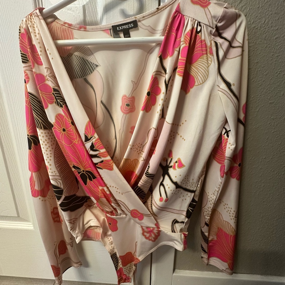 Express Women's Pink and Cream Floral Wrap Blouse